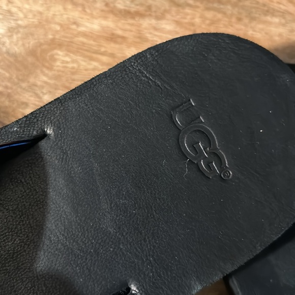 UGG - Picture 10 of 10